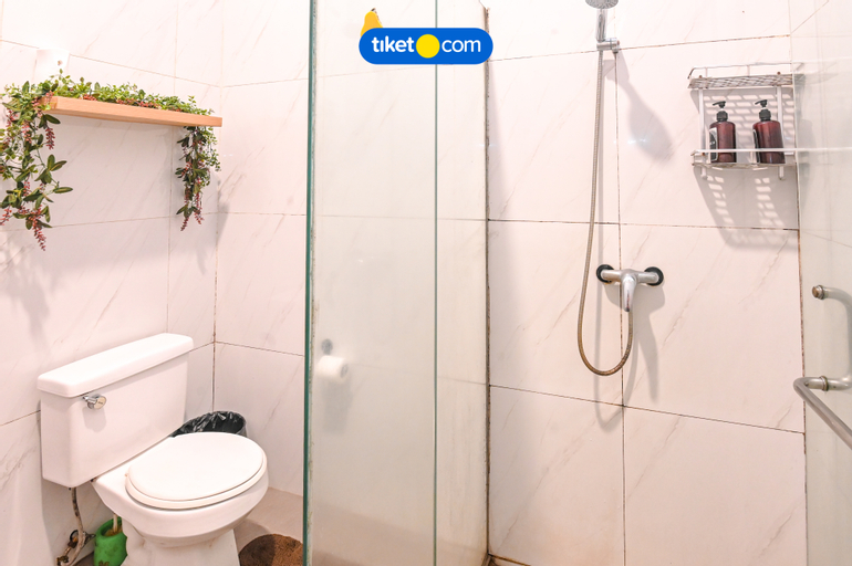 Bathroom 14