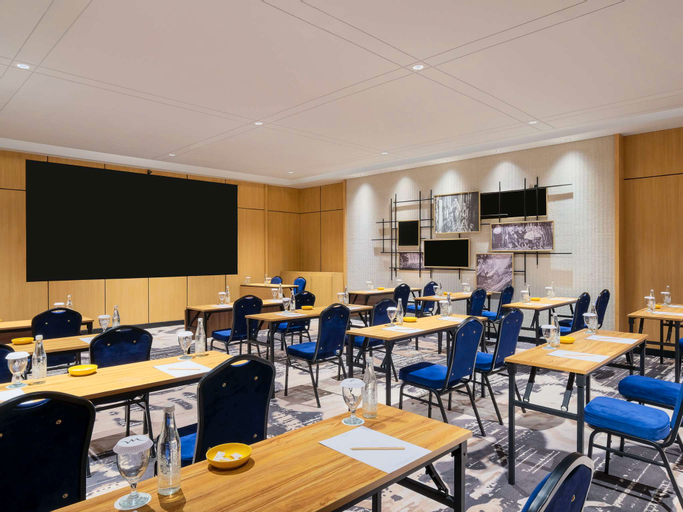 Business Facilities 9