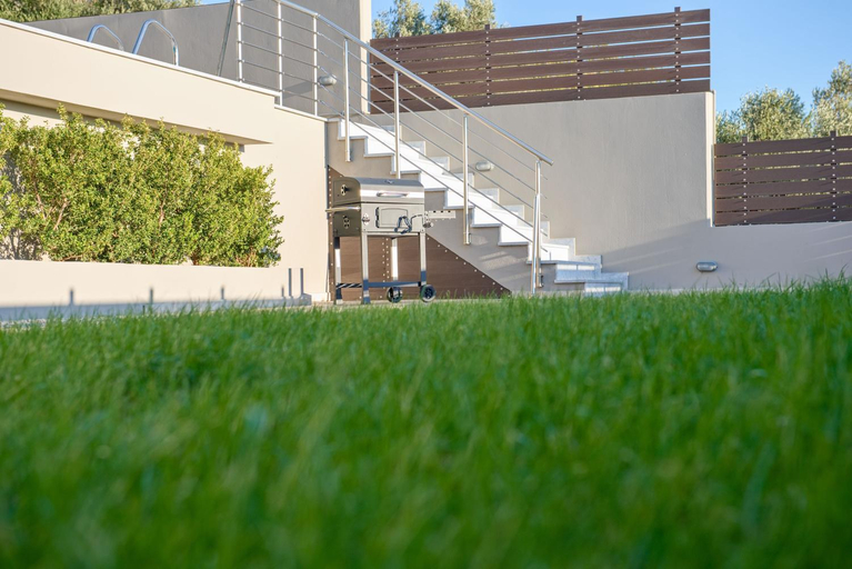 Garden 2, Lila's villa maisonette with private pool, Central Greece
