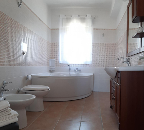 Bathroom, Casale della Minaga, Agrigento