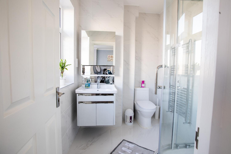 Bathroom 3, Amazing London, London