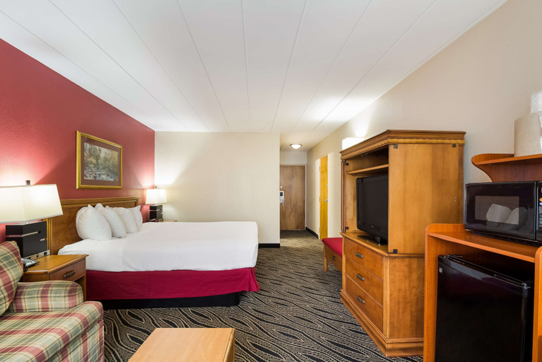 Bedroom 3, Best Western Braddock Inn, Allegany
