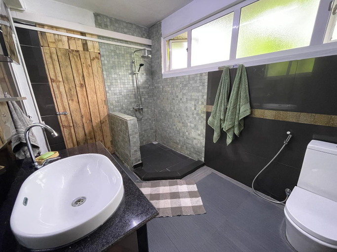 Bathroom 2, Kowlessur Residence