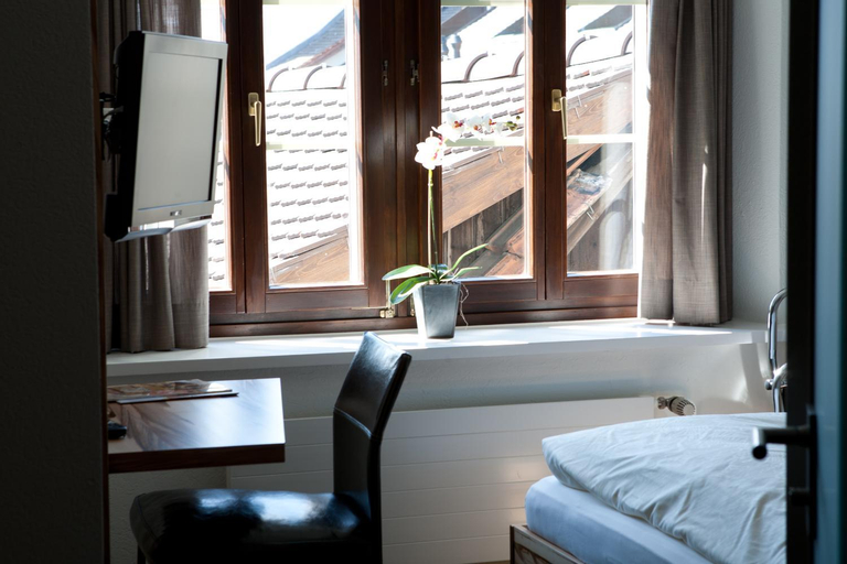 Bedroom 2, Gasthof zur Sonne, Meilen