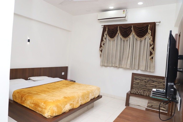 Bedroom 4, The Byke Embassy - Surat, Surat