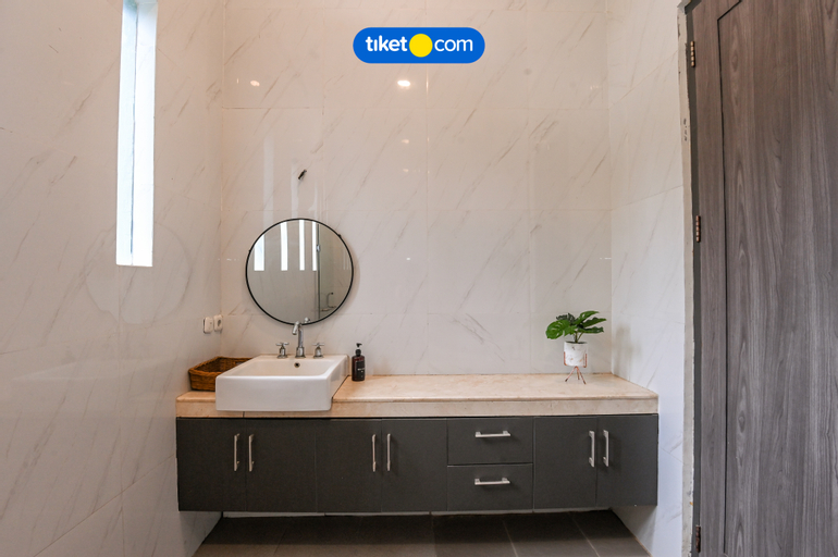 Bathroom 17