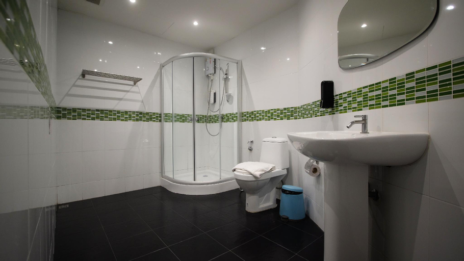 Bathroom 8