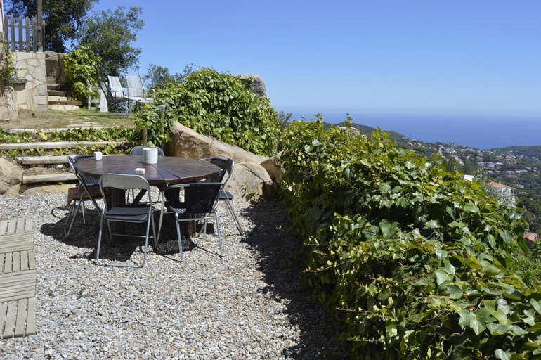 Others 2, Villa Rapanui PISCINA Y JACUZZI PRIVADOS, Girona