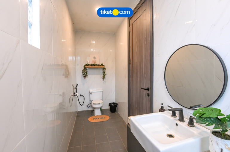 Bathroom 11