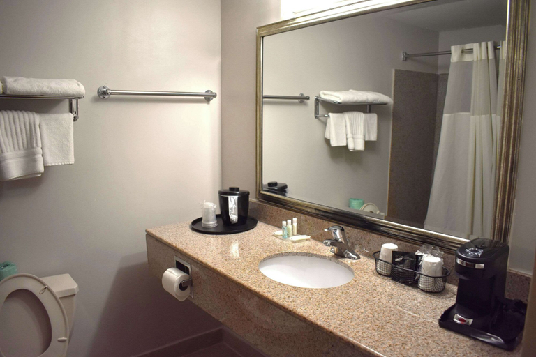 Bathroom 4, Quality Inn Vineland, Cumberland