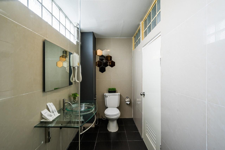 Bathroom 26