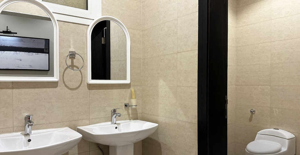 Bathroom 4, Al-Mutamarat A-19 Timeless History XZ87, Riyadh