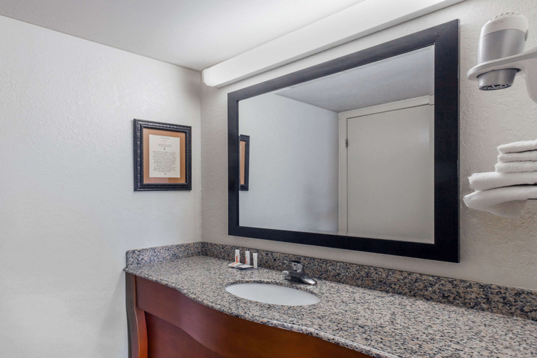 Bathroom 5, Baymont by Wyndham Pigeon Forge near Island Drive, Sevier