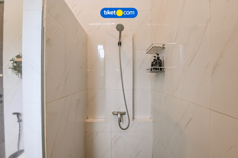 Bathroom 15