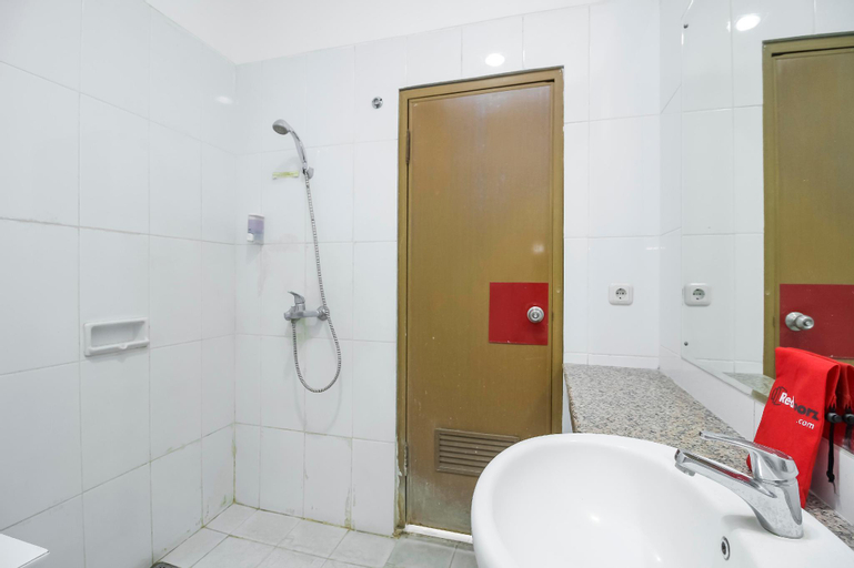 Bathroom 14