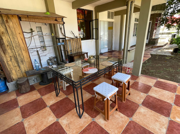 Others 5, Kowlessur Residence