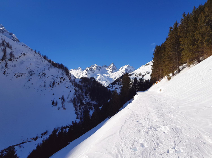 Others 3, Gastehaus Alpengluhn, Uri