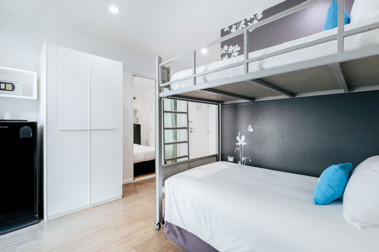 Bedroom 25