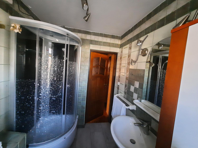 Bathroom 3, PENSJONAT KAPRYS, Żyrardów