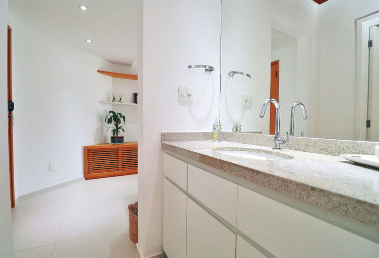 Bathroom 4, Rio Spot Alfa Barra U044, Rio de Janeiro