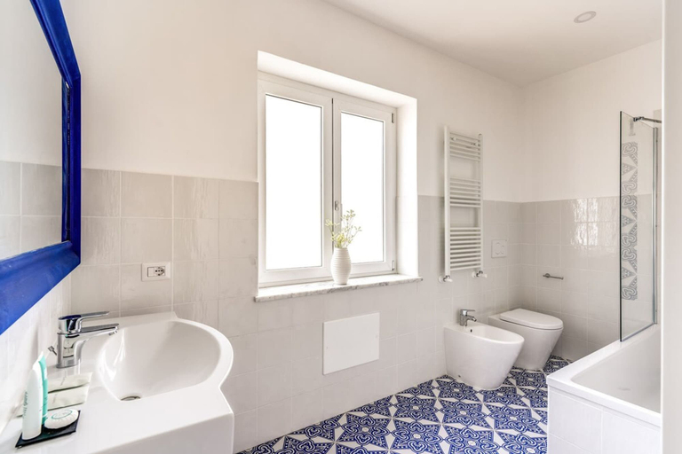 Bathroom 5, Casa Nenni in Priora, Napoli