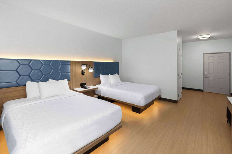 Bedroom 3, La Quinta Inn & Suites by Wyndham San Antonio Northwest, Bexar