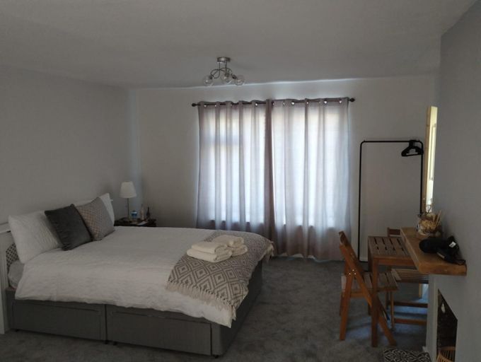 Others 5, Family room, Shared House, South Gloucestershire