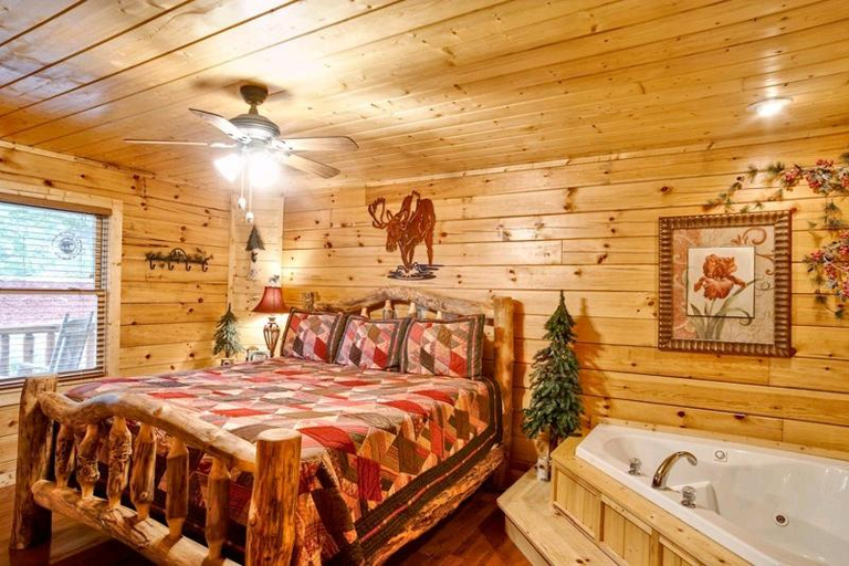 Bedroom 3, Call of the Wild, Sevier