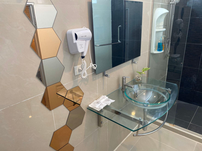 Bathroom 22