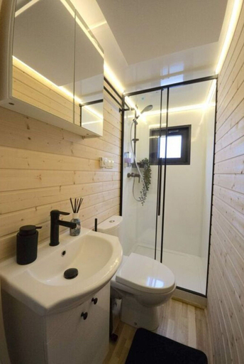Bathroom, Ahoy Masal Modern Retreat, Lübeck