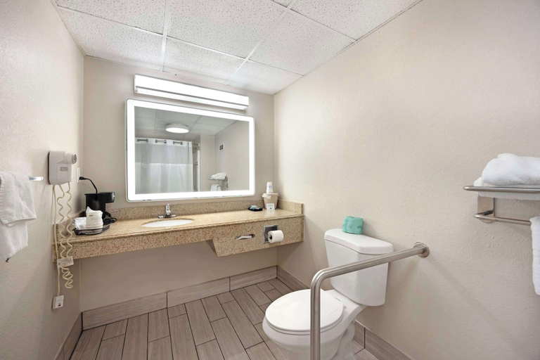 Bathroom 4, Best Western Dickson, Dickson