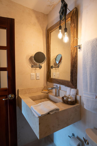 Bathroom 5, Verde Morada, Valladolid
