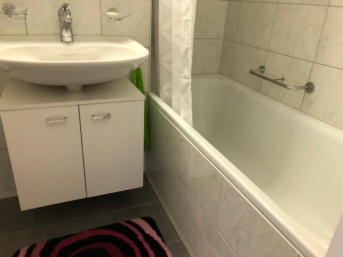 Bedroom 4, Wohnung mit See und Bergsicht im vier Sterne Hotel, Interlaken