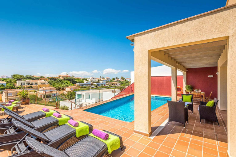 Others 2, Villa Oratge, Baleares
