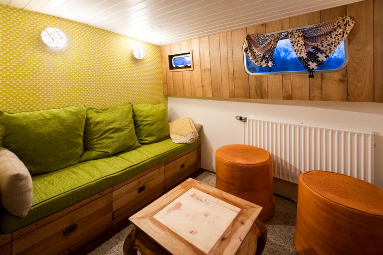 Shared lounge/TV area 4, Bateau peniche au coeur de Lille, Nord