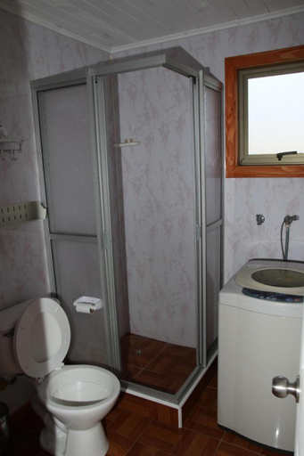 Bathroom, Laguna Verde Cabana, Cautín