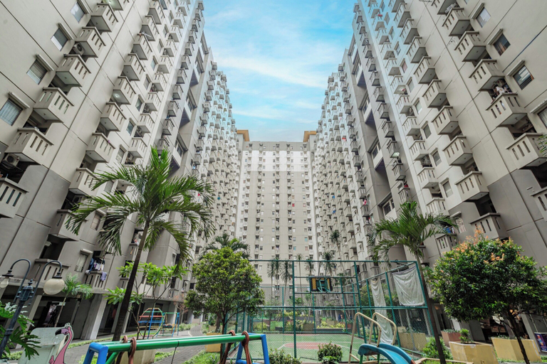 Exterior & Views 2, OYO 94052 Apartement Gateway Cicadas by Guling Property, Bandung