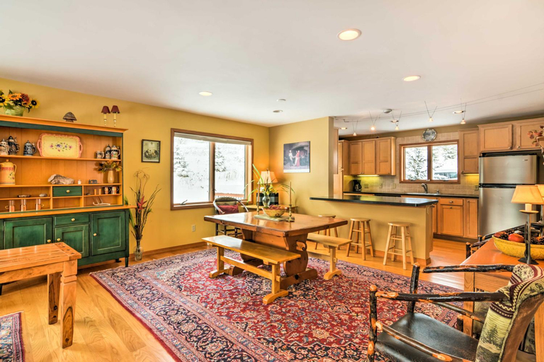Food & Drinks 4, Mountaintop Ellicottville Home 7 Mi to Ski Resort, Cattaraugus