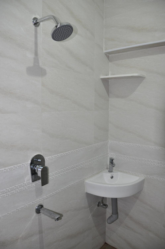 Bathroom 17
