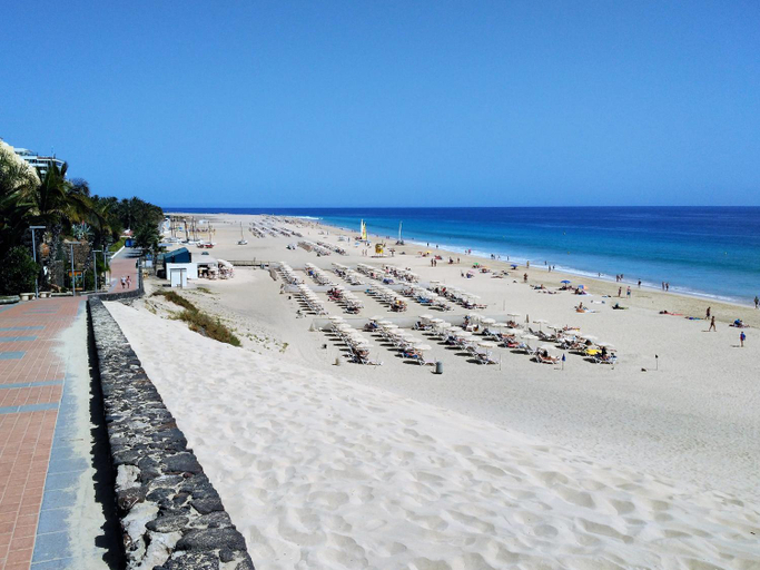 Others 5, Apartment on the seafront, overlooking the beach, swimming pools, equipped Wifi, Las Palmas