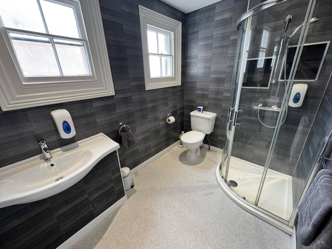 Bathroom 3, The Jubilee Hotel West- with Spa Facilities, Dorset