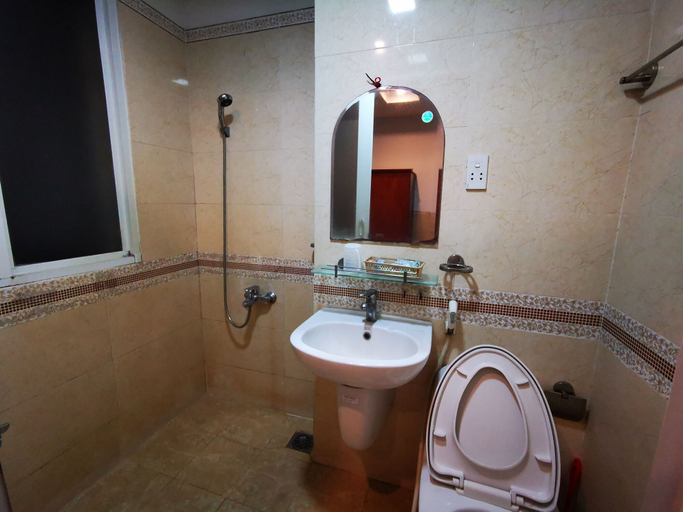 Bathroom 5, Nhu Y Hotel, Tan Phu