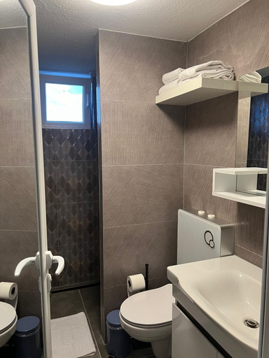 Bathroom 5, Dido Diamond Hotel, Offenbach