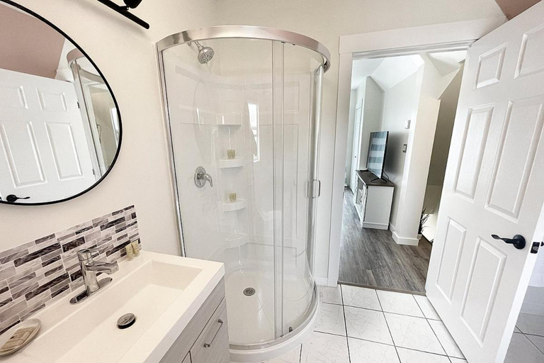 Bathroom 3, Gateway to Greenwich Suites, Kings