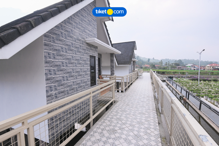 Exterior & Views 22