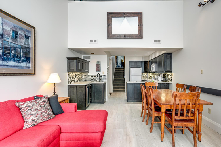 Others 4, 2 Bdrm Ski In Ski Out Loft at Blue Mountain, Grey
