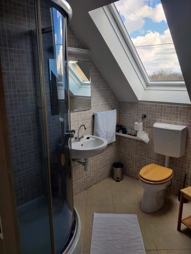 Bathroom 5, Klara-Haza Vendeghaz, Balmazújváros