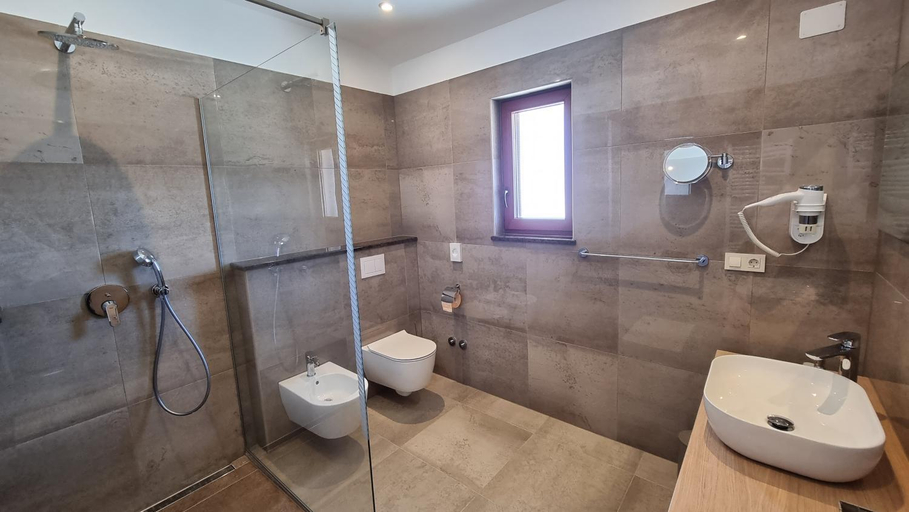 Bathroom 3, Villa Vista, Malinska-Dubašnica