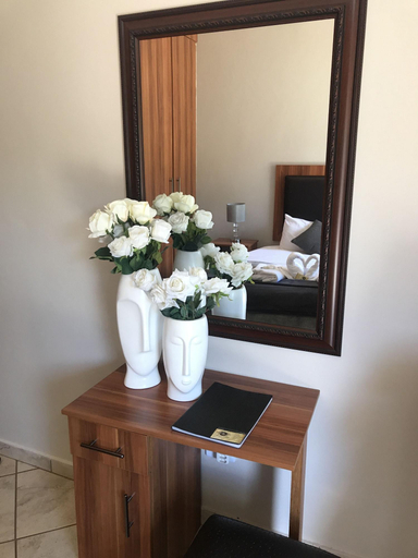 Public Area 2, Manor Hills Guest Lodge, Bojanala