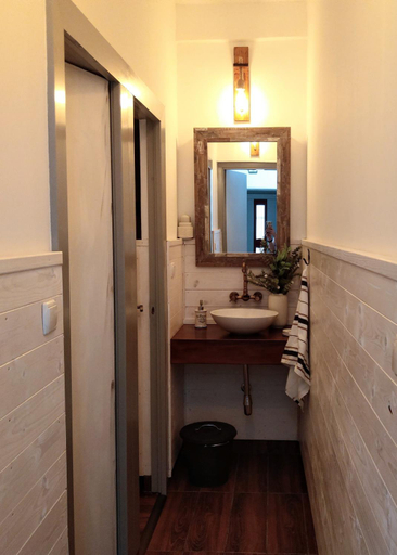 Bathroom 2, Klara-Haza Vendeghaz, Balmazújváros